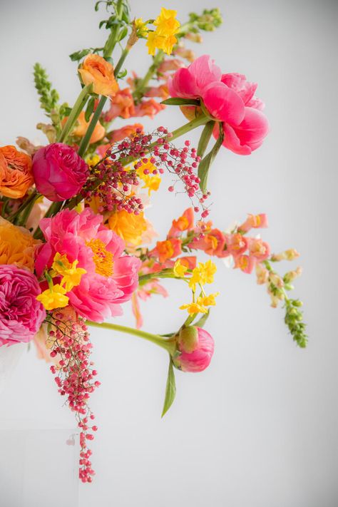 Yellow Flower Arrangements, Orange And Pink Wedding, Coral Charm Peony, Orange Bouquets, Orange Wedding Flowers, Yellow Bouquets, Yellow Wedding Flowers, Orange Wedding, Color Gradient