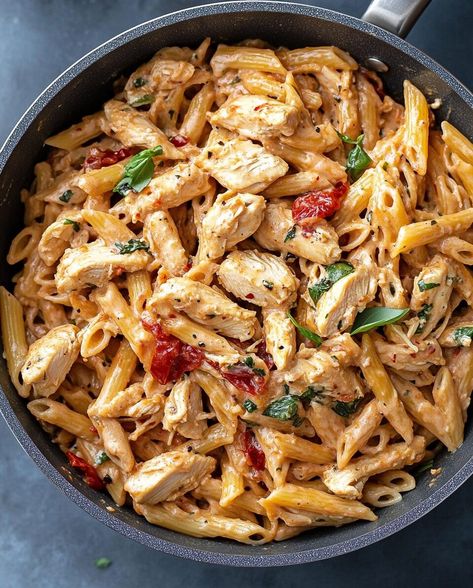 One Pot Marry Me Chicken Pasta - Recipessin Chicken Tomato Pasta, Tomato Chicken Pasta, Marry Me Chicken Pasta, Sundried Tomato Chicken, Sundried Tomato Pasta, Gourmet Chicken, Pasta Recipes Alfredo, Tomato Chicken, Creamy Parmesan Sauce