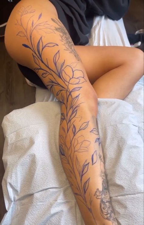 Knee Tattoos, Hip Tattoos Women, Leg Tattoos Women, Leg Sleeve Tattoo, Dope Tattoos For Women, Floral Tattoo Design, Thigh Tattoos Women, Knee Tattoo, Cute Tattoos For Women