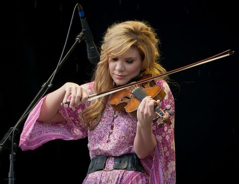 Musician partners: Your life is beautifully composed. Allison Krauss, Fiddle Music, Fiddle Tunes, Playing The Violin, Alison Krauss, Playing Violin, Learn Violin, Violin Lessons, Bluegrass Music