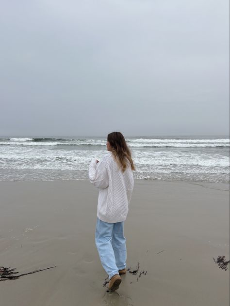 Beach In Fall Outfit, East Coast Fashion Fall, Coastal Outfits Fall, Maine Outfits Fall, Maine Photoshoot, Coastal Fall Outfits, West Coast Outfits, Maine Outfits, Nantucket Fall