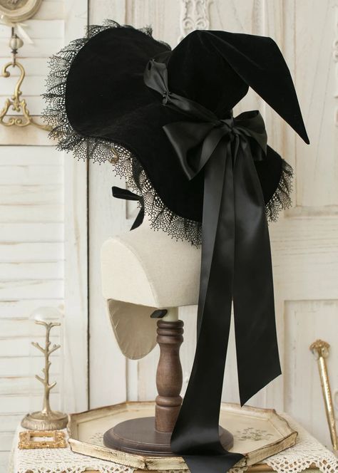 Halloween Entry Table, Witch's House, Witch Costumes, Halloween Witch Hat, Witch Outfit, Fantasias Halloween, Witch Costume, Halloween Door, Witch Aesthetic