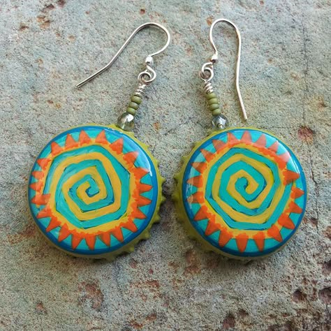 Jewellery Making Tools, Bottle Cap Earrings, Symbol Earrings, Sun Symbol, Bottle Cap Crafts, Estilo Hippie, Painted Earrings, Painted Jewelry, Hippie Earrings