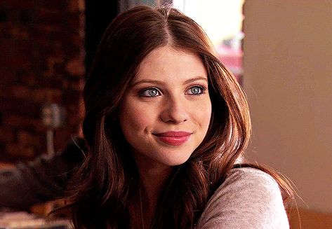 Mode Gossip Girl, Georgina Sparks, Percy Jackson Fanfic, Brunette Actresses, Chuck And Blair, Michelle Trachtenberg, Dating Girls, Zoe Saldana, Female Actresses