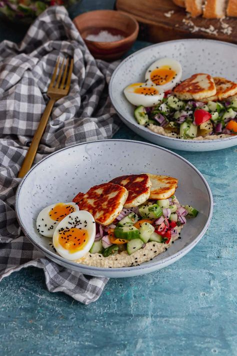 Halloumi Breakfast Bowl, Breakfast With Halloumi, Haloumi Breakfast Recipes, Savoury Healthy Breakfast, Breakfast Bowl Savory, Hummus Breakfast Ideas, Breakfast Halloumi, Breakfast Salad Ideas, Spring Breakfast Ideas