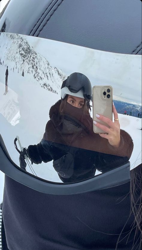 Ski Pictures Ideas, Snowboard Aesthetic, Mode Au Ski, Snowboarding Aesthetic, Chalet Girl, Ski Pics, Ski Pictures, Skiing Aesthetic, Ski Aesthetic