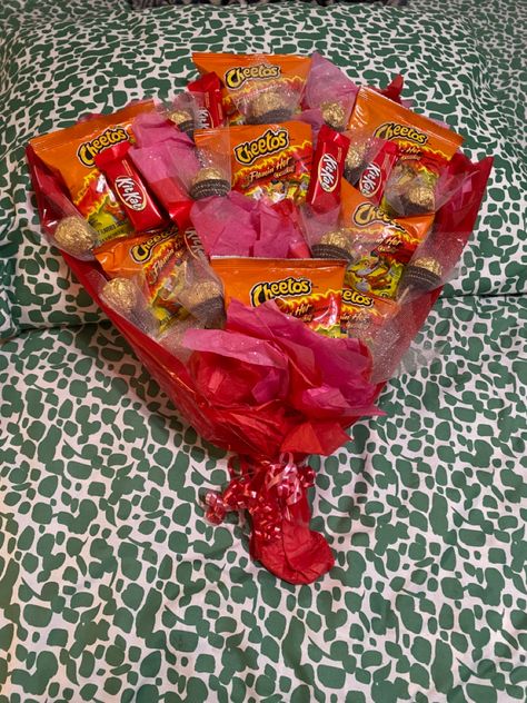 Graduation chip and candy bouquet MY DIY after seeing so many ideas I decided to combine them into one bouquet. Proud mama class of 2023 !! Chip Bouquet, Bouquet Ideas Diy, Graduation 8th Grade, Class Of 2023, Bouquet Ideas, Candy Bouquet, Gift Graduation, Business Idea, Diy Bouquet