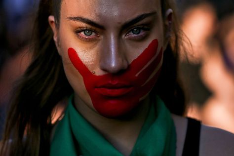 A woman with her face painted takes part in a march against sexism and gender violence in Santiago, Chile, on November 22, 2018. #  Esteban Felix / AP Women Struggles Art, Feminism Photography, Feminism Art, Womens March, Minimal Photography, Pictures Of The Week, Female Photographers, Ap Art, Face Painting