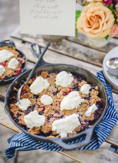 berry cobbler skillet Grilled Cheese Bites, Summer Supper, Wedding Food Ideas, Blueberry Crisp, Wedding Cake Alternatives, Waffle Cake, Blueberry Cobbler, Classic Wedding Cake, Cheese Bites