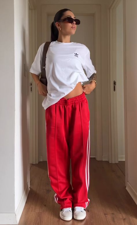 Red Adidas Pants Outfit, Red Cargo Pants Outfit, Red Adidas Pants, Tracksuit Outfit Women, Adidas Pants Outfit, Pants Outfit Casual, Everyday Fashion Outfits, Active Outfits, Adidas Fashion