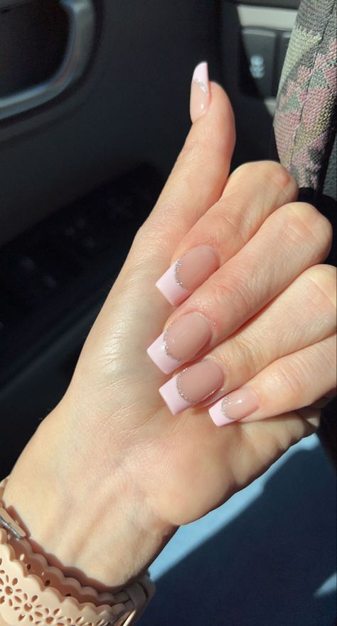 Pastel Pink French Tip Nails Coffin, Pink French Tip Diamonds, Pink And Gold Nails French Tip, Pink French Tip With Glitter Outline, Coffin French Tip Nails With Glitter, Pink French With Glitter Line, French With Sparkle Line, Pink French Tip With Sparkles, Pink Glitter French Tip Nails Coffin