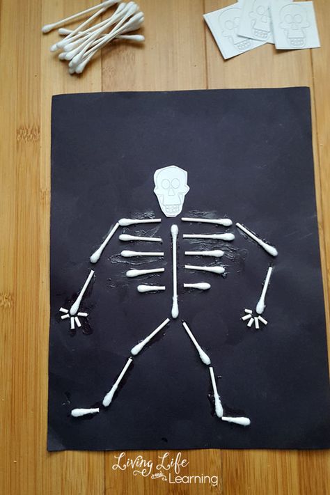 Try one of these Preschool human body activities that are guaranteed to get your child interested in the human body and all the amazing things it does. Skeleton For Kids, Human Body Crafts, Skeleton Craft, Halloween Counting, Body Preschool, Human Body Activities, Craft Fur, Human Body Unit, Class Activity