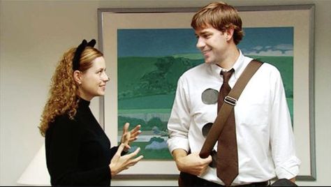 Three Hole Punch Jim, Best Duo Costumes, Cool Couple Halloween Costumes, Punny Costumes, Office Halloween Costumes, Jim And Pam, Fashion Costume Halloween, Jim Pam, Halloween Duos