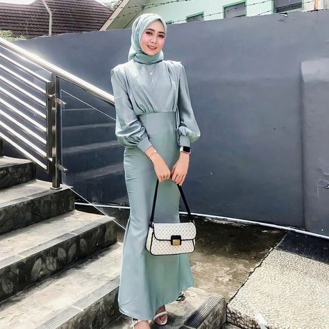 Dress Kondangan Simple, Dress Kondangan Modern, Dress Muslim Modern, Braidsmaid Dresses, Kebaya Modern Dress, Model Gamis, Dress Pesta, Hijab Wedding, Kebaya Dress