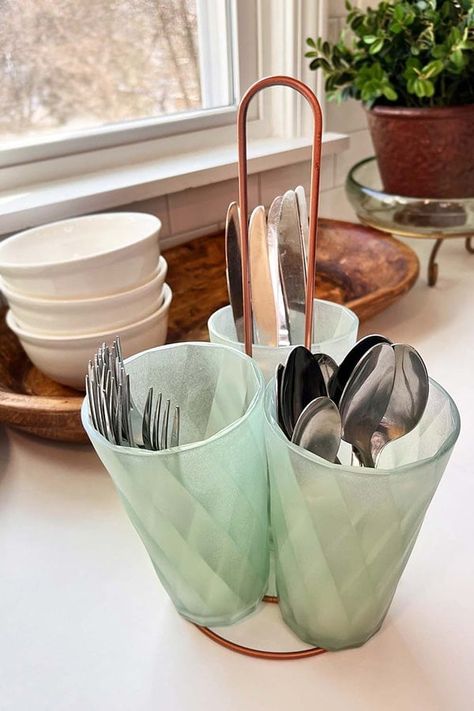 Diy Plastic Silverware Holder, Silverware Holders For Parties, Diy Flatware Caddy, How To Display Plastic Utensils For Party, Picnic Utensil Ideas, Silverware Caddy Ideas, Diy Utensil Holder Dollar Stores, Diy Silverware Caddy, Dollar Tree Utensil Holder Diy