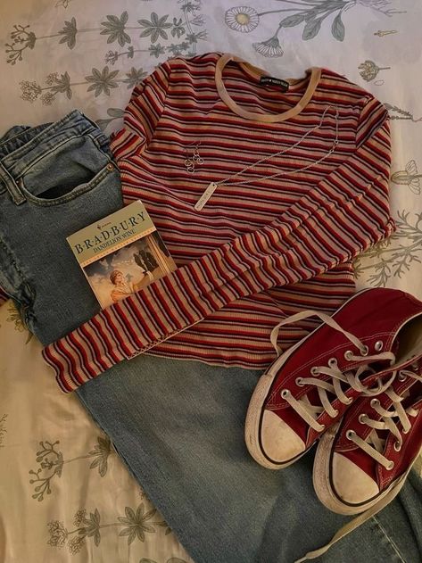 Outfit Ideas Fashionable, Cute Rory Gilmore Outfits, Plus Size Rory Gilmore Outfits, Cute Autumn Dresses, Lora Lie Gilmore Outfits, 1990 Aesthetic Outfits, Red Shirt Jeans Outfit, Cool Indie Outfits, Thrifted Fits Vintage