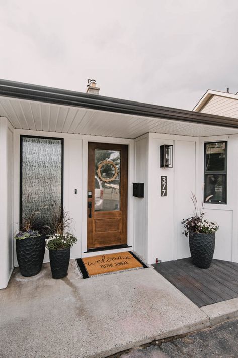 Black And White Home Exterior, White Ranch House, Front Entry Exterior, Modern Fall Wreath, White Home Exterior, Entry Makeover, Exterior Home Renovation, Entry Exterior, Diy Built In