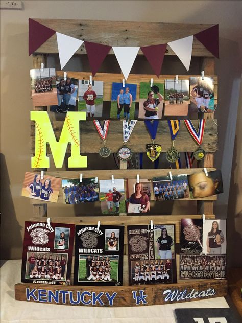 Senior Pallet Display, Pallet Senior Picture Display, Pallet Projects For Graduation Party, Graduation Boards Display, Grad Party Sports Display, Graduation Sports Display, Graduation Picture Boards Display, Pallet Picture Display Graduation, Pallet Graduation Display