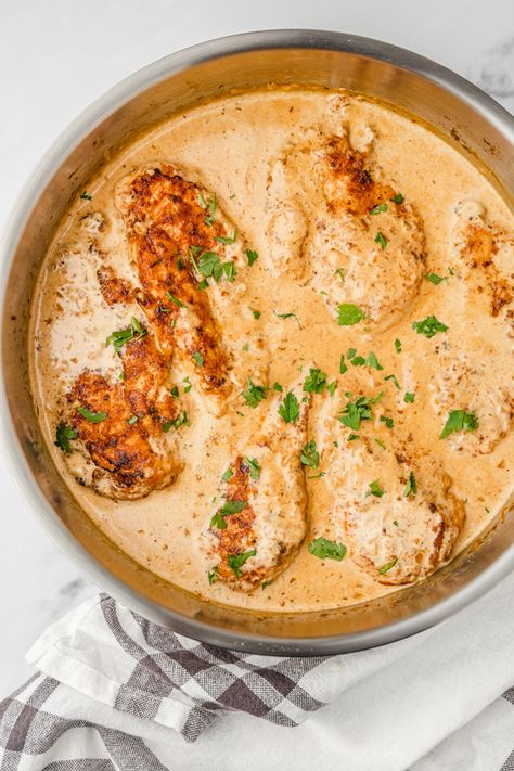 Cajun Chicken Dinner Recipes, Cajun Marinated Chicken Recipes, Creamy Cajun Wings, Creole Seasoning Chicken, Creamy Cajun Chicken Wings, Cajun Marinated Chicken, New Orleans Chicken Recipes, Cajun Sauce For Chicken, Cajun Chicken And Rice With Cream Sauce