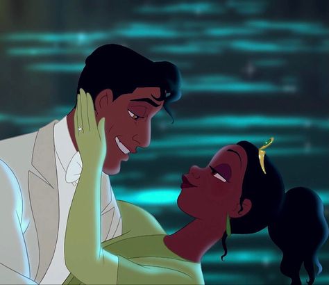 Tiana The Princess And The Frog, Princess And The Frog Scenes, Princess Tiana And Prince Naveen, Disney Princess Kiss, Tiana Princess And The Frog, Disney Prom, Tiana And Naveen, Tiana Disney, Prince Naveen