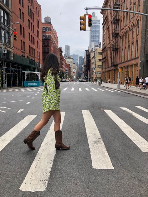 Green Cowboy Boots Outfit, Cowgirl Boots Aesthetic, Green Cowboy Boots, Dream Bored, Ootd Zara, Botas Cowboy, Trendy Tiktok, Cowgirl Boots Outfit, Trainers Outfit