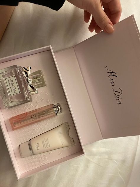 X Miss Dior Blooming Bouquet, Dior Lip Glow, Dior Perfume, Perfume Scents, Perfume Lover, Pink Girly Things, Girly Accessories, Money And Happiness, Birthday Wishlist