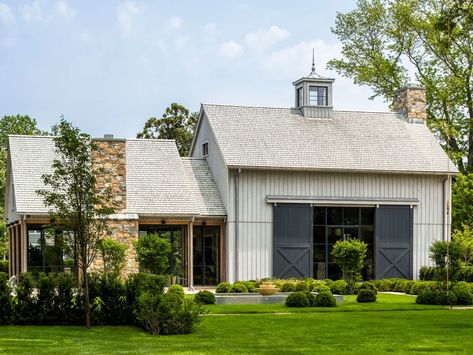 Architecture White Metal Building, Barn Ideas Buildings, Barn Colors, Farmhouse Addition, Michigan Cottage, Blue Barn, Farm Shed, Farmhouse Architecture, Barn Living