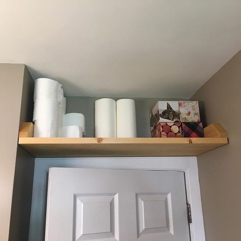 John the Schreiner sur Instagram : « Project 2 of this weekend done. Small shelf above the bathroom door to store assorted paper products. #woodworking #woodwork #plywood… » Above The Bathroom Door Storage, Shelf Above Bathroom Door, Above Cabinet Shelf, Bathroom Shelf Above Door, Above Door Shelving, Over Door Frame Shelf, Above Door Shelves, Storage Above Doorway, Shelving Above Doorway