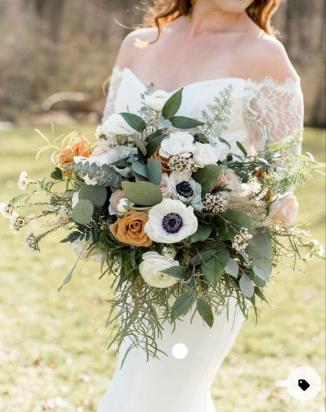 Bohemian Bridal Bouquet, Fresh Wedding Bouquets, Toffee Roses, Bright Wedding Bouquet, Classic Wedding Bouquet, White Anemones, Anemone Wedding, Modern Wedding Bouquets, Anemone Bouquet