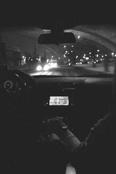 Want; late night drives, your hand in mine. :) Couple In Car, Driving Aesthetic, Late Night Drives, Kid Friendly Travel Destinations, Goals Pictures, Driving Photography, Night Driving, Photo Couple, Jolie Photo