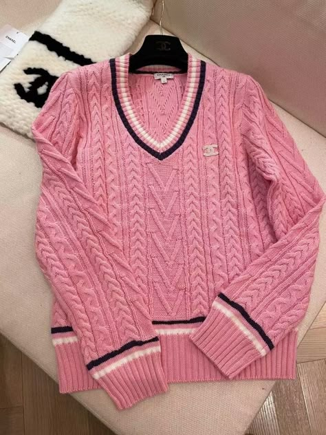 Pink Chanel Clothes, Chanel Clothes, Euphoria Clothing, Smart Casual Women, Chanel Outfit, Brand Clothes, Dr Closet, Dolce E Gabbana, 60s Fashion