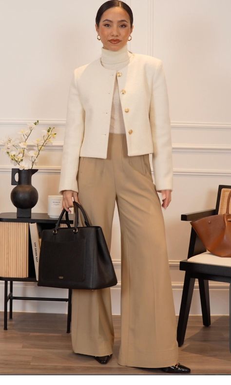 Tweed Jacket Outfit Formal, Cream Tweed Blazer Outfit, Outfit Pantalon Beige, Beige Trousers Outfit, Extreme Confidence, Tweed Blazer Outfit, Tailored Pants Outfit, Tweed Outfit, Jacket Outfit Women