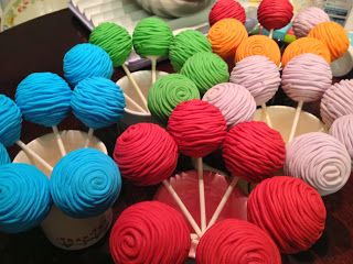 Yarn Ball Cake Pops, Cat Bday, Yarn Cakes, Pop Cake, Cake Pop Ideas, Kitten Birthday, Ball Cake, Pop Ideas, Tips Sewing