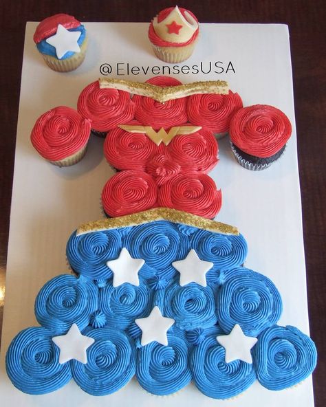 Wonder woman cupcake pull apart cake Banana Birthday, Wonder Woman Cake, Wonder Woman Birthday Party, Women Party Ideas, Girl Superhero Party, Wonder Woman Party, Wonder Woman Birthday, Pull Apart Cupcakes, Woman Birthday