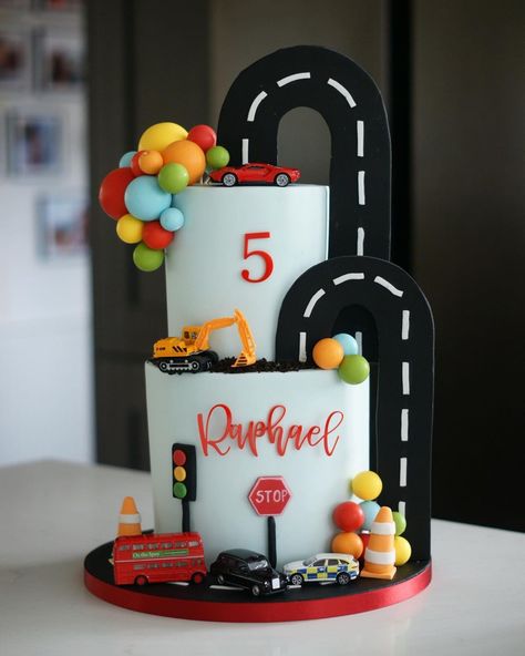 Racing Cakes For Boys, Vehicles Cake, Two Fast Two Furious, Cars Cake Design, Race Car Cake, Auto Party, Racing Cake, Cars Theme Cake, Hot Wheels Cake