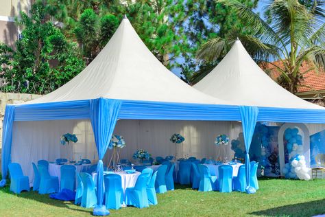 Simple Tent Decor, Simple Traditional Wedding Decor, Birthday Party Tent Ideas Decoration, African Traditional Wedding Decoration, Navy Wedding Decorations, Beautiful Wedding Decor, Outdoor Tent Wedding, Backyard Tent, Luxury Flower Bouquets