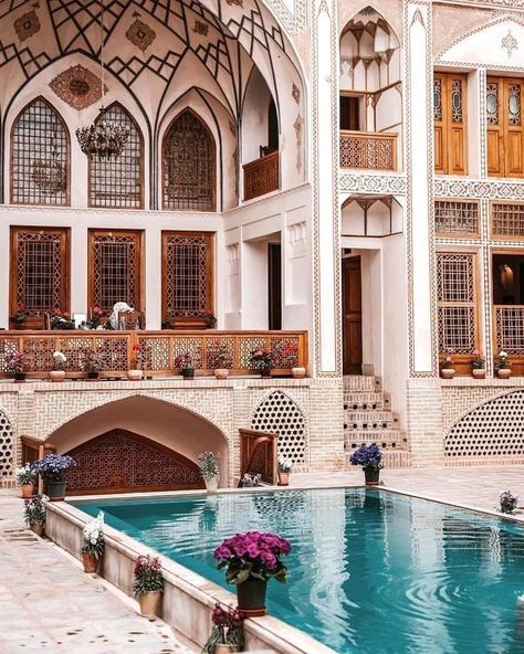 Iranian House, Persian House, Persian Gardens, Iran Nature, Kashan Iran, Iran Tourism, Persian Decor, Historical House, Traditional Decoration