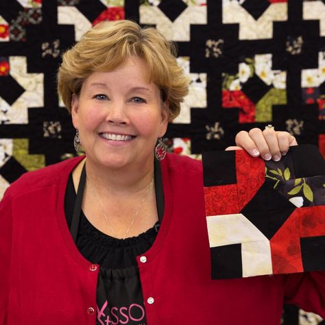 New Friday Tutorial: The Susannah Quilt – Missouri Star Blog Missouri Star Quilt Pattern, Jenny Doan Tutorials, Missouri Quilt Tutorials, Missouri Quilt Company, Missouri Star Quilt Company Tutorials, Missouri Star Quilt Tutorials, Quilt Videos, Missouri Quilt, Patchwork Tutorial