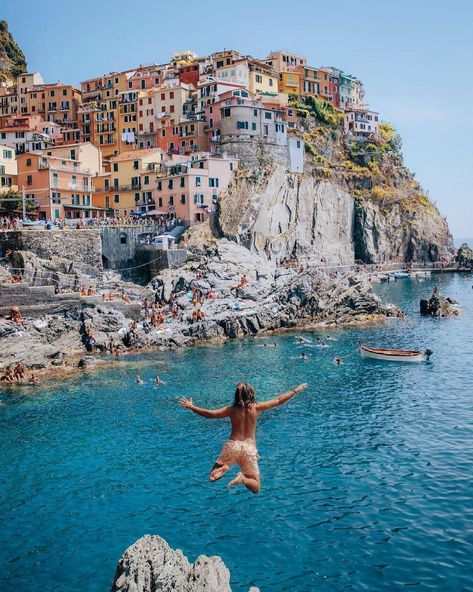 Italy • Travel • Passion on Instagram: “▪ Cliff jumping in Manarola, a good way to spend ya summer's day while in the Cinque Terre. Oh and don’t forget to get gelato. Always get…” Backpacking Aesthetic, Italy Photos, Backpack Through Europe, Summer Abroad, European Summer Aesthetic, Cliff Jumping, Europe Holidays, European Aesthetic, Europe Aesthetic