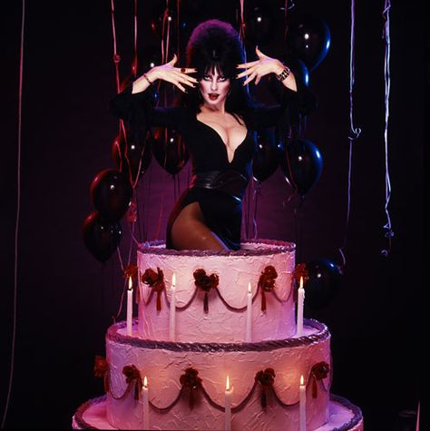 spooky happy birthday wishes Elvira Birthday, Happy Birthday Horror, Elvira Art, Elvira Movies, Cassandra Peterson, Elvira Mistress Of The Dark, Big Cakes, Horror Icons, Psychobilly