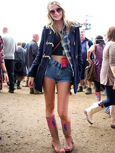 Cute Festival Outfits, Festival Outfit Inspo, Festival Fashion Outfit, Cutoff Jeans, Camping Outfits For Women, Festival Must Haves, Summer Festival Fashion, Isle Of Wight Festival, Festival Chic