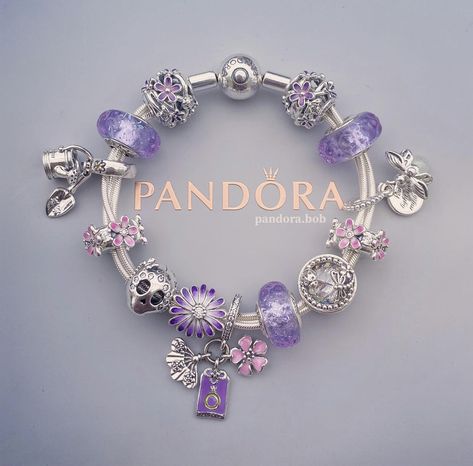 Pandora Bracelet Purple Charms, Purple Pandora Bracelet, Pandora Bracelet Ideas Simple, Purple Accessories Aesthetic, Pandora Bracelet Purple, Pandora Bracelet Ideas, Pandora Purple, Pandora Bracelet Charms Ideas, Girly Bracelets