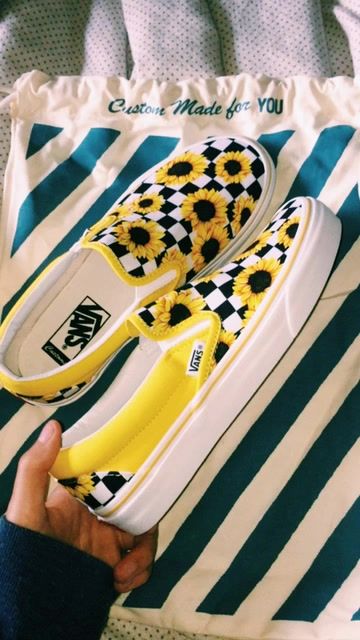 Sunflower Vans Outfit, Vans Slip On Outfit, Vans Flowers Shoes, Vans Women Sunfkower, Tennis Shoe Heels, Vans Shoes Fashion, Cute Vans, Custom Vans Shoes, Tennis Shoes Outfit