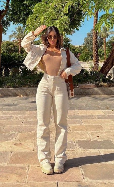 Creme Pants Outfit, White Wide Leg Jeans, Wide Leg Jeans Outfit, Wide Leg Pants Outfit, Wide Leg Pants Outfits, Cargo Pants Outfit, Pants Outfit Casual, Jeans Wide, Trendy Fall Outfits