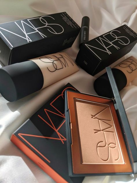 Nars soft matte foundation Laguna bronzer Nars Soft Matte Foundation, Nars Makeup Products, Rich Makeup, Nars Bronzer, Light Coverage Foundation, Oil Free Foundation, Nars Makeup, Flawless Foundation, Matte Foundation