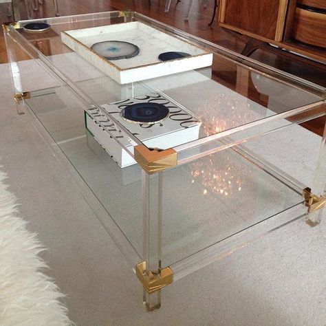 Score! Vintage lucite and brass coffee table #lucitecoffeetable #vintagelucite #glasscoffeetable #interiordesign #homedecor #vintagecoffeetable Brass Coffee, Jewelry Furniture, Acrylic Furniture, Lucite Jewelry, Brass Coffee Table, Acrylic Decor, Coffee Table Vintage, Furniture Art, Vintage Lucite