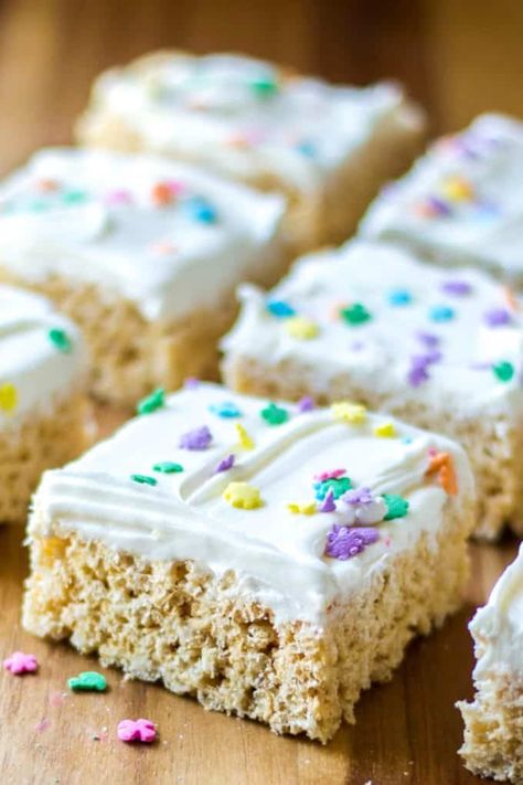 Frosting For Rice Krispie Treats, Frosted Rice Krispie Treats, Football Brownies, Homemade Rice Krispies, Rice Crispy Bars, Soccer Cupcakes, Homemade Rice Krispies Treats, Future Chef, Easy Holiday Desserts