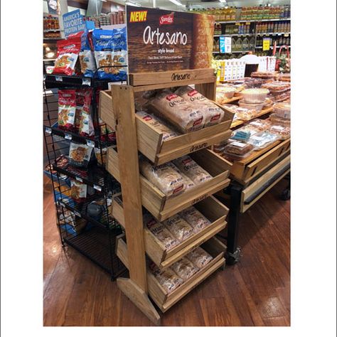 Popon | Image Gallery | Sara Lee Artesano Floor Display Bread Rack Display, Bread Stand Display, Bread Shelf, Bread Stand, Display Rack Ideas, Bakery Stand, Store Fixtures Design, Bakery Shop Interior, Bread Brands