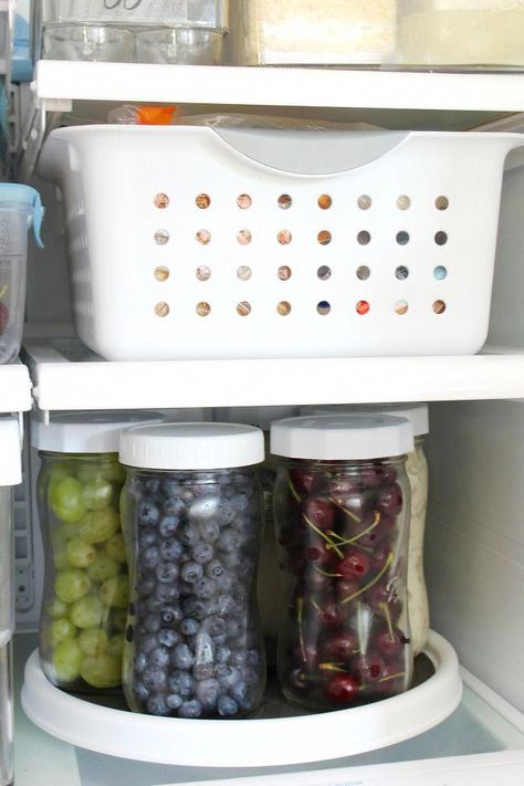 Use a lazy susan and mason jars to keep things easily organized in the fridge. #kitchenorganization Fridge Organization Ideas, Organized Fridge, Ocd Organization, Diy Hanging Shelves, Kitchen Organization Pantry, Organize My Life, House Organization, Refrigerator Organization, Fridge Organization