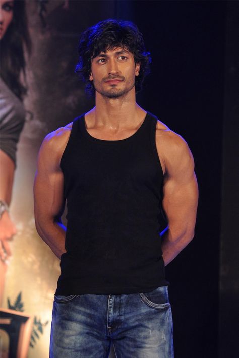 Vidyut Jamwal commando movie promotional event Vidyut Jamwal Body, Vidyut Jamwal, Male Haircuts Curly, Assassins Creed Black Flag, Sources Of Income, Financial Growth, Computer Wallpapers, Character Inspiration Male, Wallpapers Android